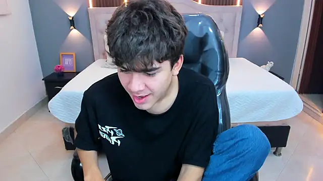 Live sex cam of Tommy18__