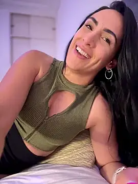 Webcam Model (alessandra-a)  is live.Free join now!