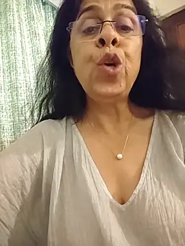 NakedMILFx live cam profile