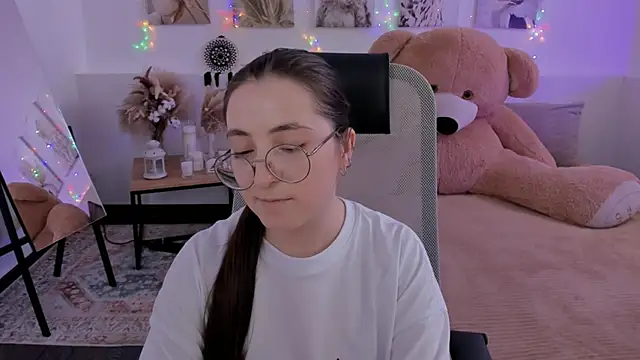 VirtuallVoyant live sex cam