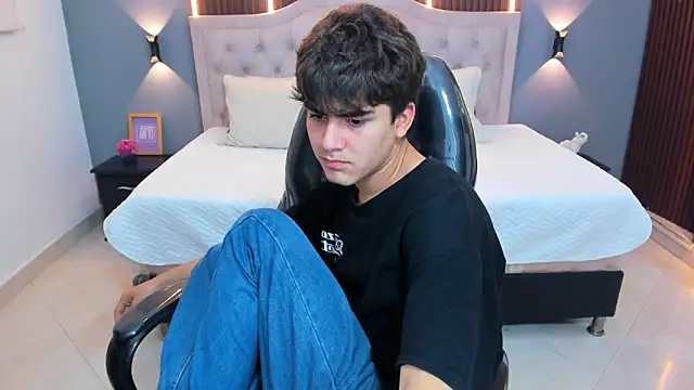 tommy18__ - Tommy18__'s free webcam - UK Sex Cams