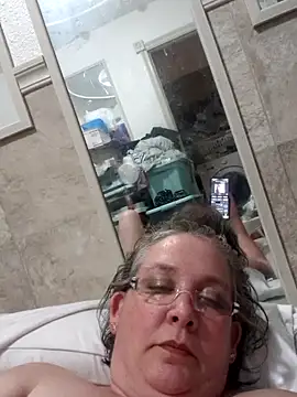 wetMoneybags live sex cam