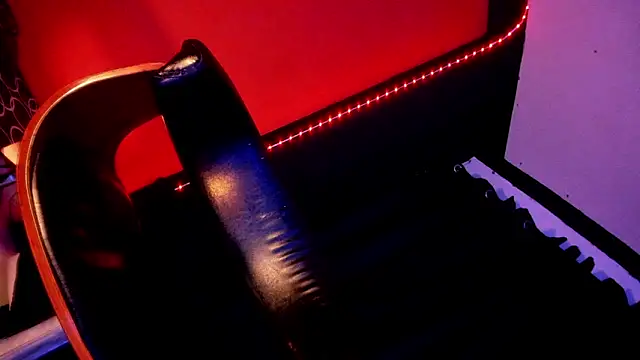 PervertedMissCloe live sex cam