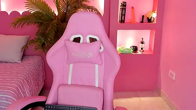 holy_lux - Holy_Lux's free webcam - UK Sex Cams