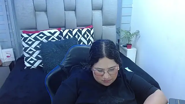 evelin_zaens - Evelin_zaens's free webcam - UK Sex Cams