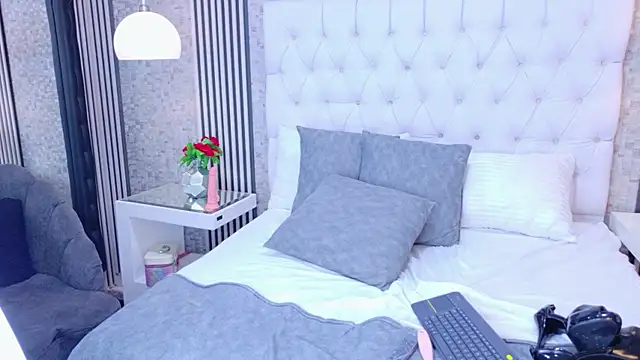 lunarossii - LunaRossii's free webcam - UK Sex Cams