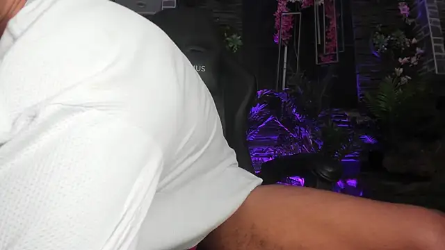 rpoolrboy (M twink) - remove garment 🔥😈