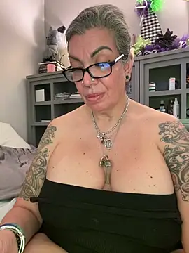 Webcam Model (dieseldame1313)  is live.Free join now!