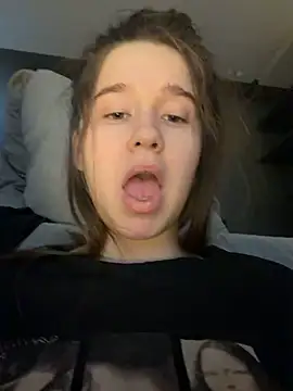 HornyGirlH live sex cam