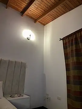 Mia_Roswell live cam profile