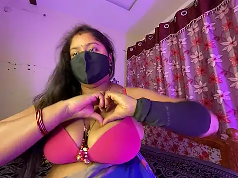 LouleyRanii live cam profile