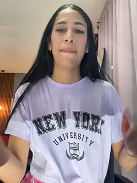 isa_rousse25 - Isa_rousse25's free webcam