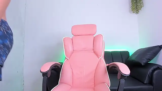 dark_valentino_ (M young) - Show dick 🍆