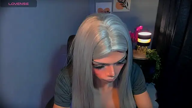 xEllaineCumsLotx live sex cam