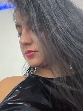 salo-rousee (F young) - show pussy 1 min