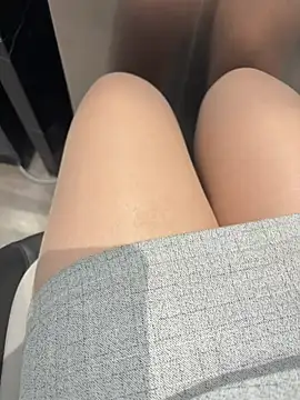 美女Mia-77在线直播