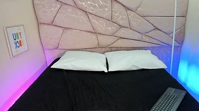 yayis_betancur (F young) - Boobsjob whit small dick