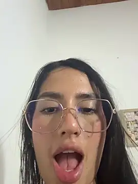 julieta_duque (F young) - Hot bath in sexy bikini 😈💦