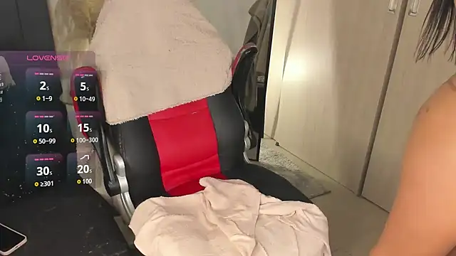 hollyprincess_2 - Hollyprincess_2's free webcam - UK Sex Cams