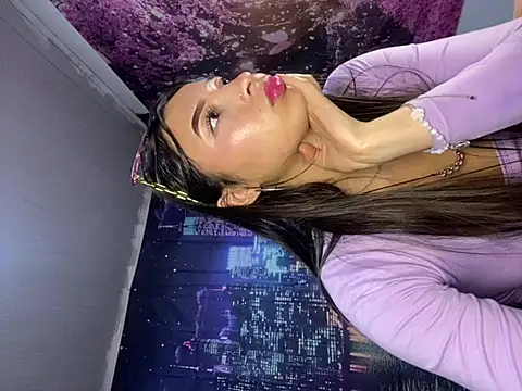 Webcam Model (Itze_Mua)  is live.Free join now!