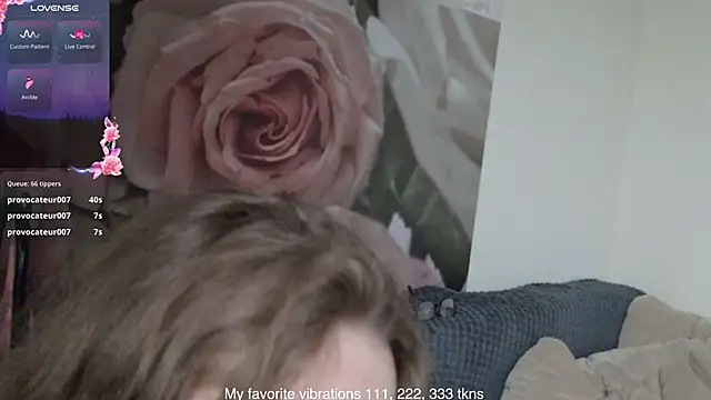 Hot_Thumbelina live sex cam