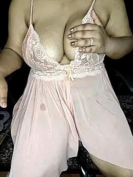 Curvy_Pooja