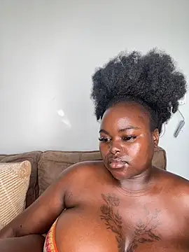 Webcam Model (Honeycoco0211) is live