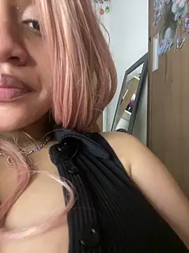 charlotee_ (F teen) - ice on my clit