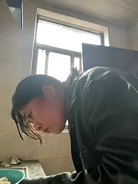 daaqnn (F milf) - 进直播间达到100币就私送胸部照片。达到三百就送阴部照，达到600就送喷水视频