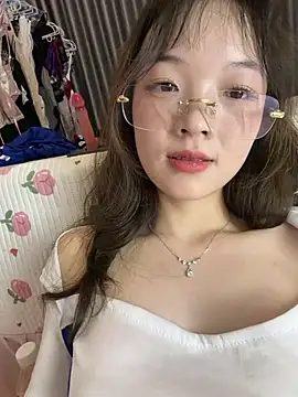 美女meimei_x在线直播