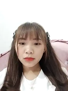 Webcam Model (Linkly-ly)  is live.Free join now!