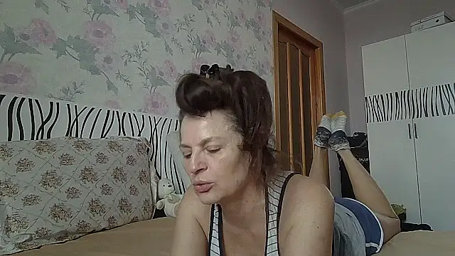 LindaStarS live sex cam