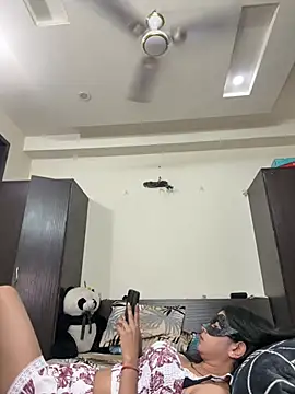 Webcam Model (raavigirl)  is live.Free join now!