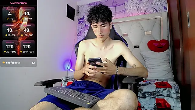 johnny_cagee (M twink) - show cum in public