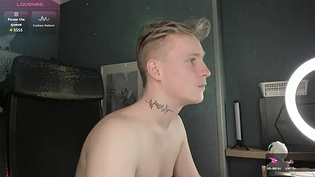 AlexxSweet live sex cam