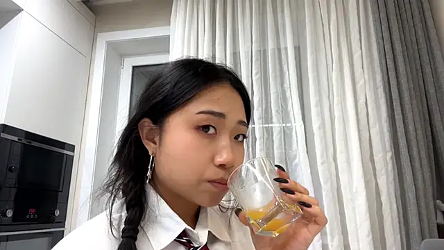 sweetmiaxo - SweetMiaXO's free webcam - UK Sex Cams