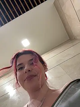 Webcam Model (RiriRoseey)  is live.Free join now!