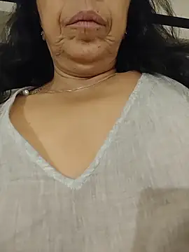 Webcam Model (NakedMILFx)  is live.Free join now!