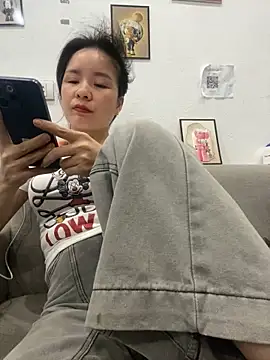 Ivy_Trix2 webcam stripchat model stream image