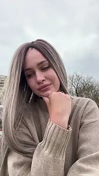 kikiwatson (F young) - Flash hard nipples in public 😍💋