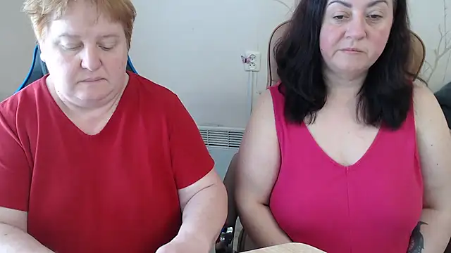 lindy-jeanie (G milf) - boobs and ass 2 women