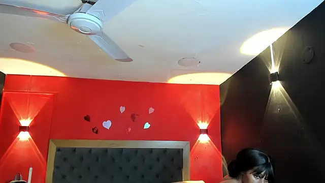 yayahilton - YayaHilton's free webcam - UK Sex Cams