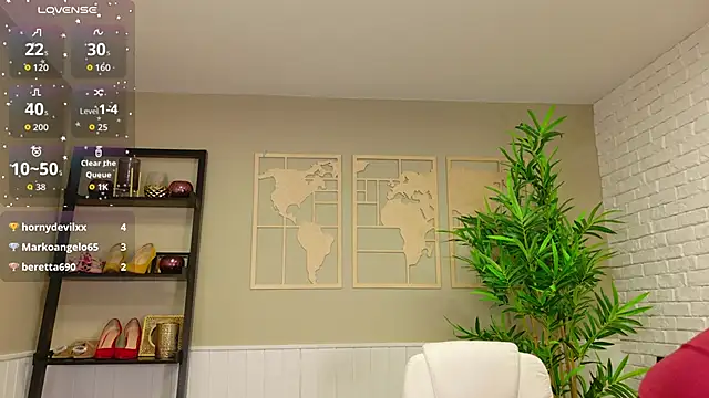 ladyleea (F mature) - Play with dildo between my boobs