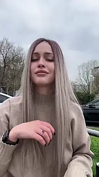 kikiwatson (F young) - Flash hard nipples in public 😍💋