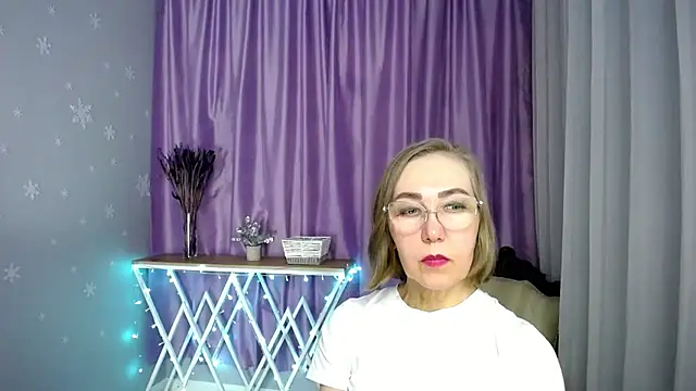 queen_a_n_i (F mature) - squirt