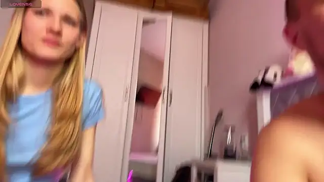 lion_and_kittyy webcam