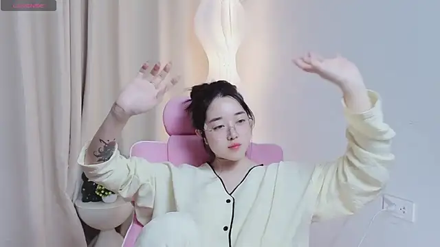 Miu-999 live sex cam