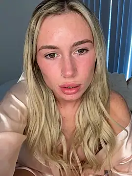 SexySaraxxoo's Live Sex Cam Show