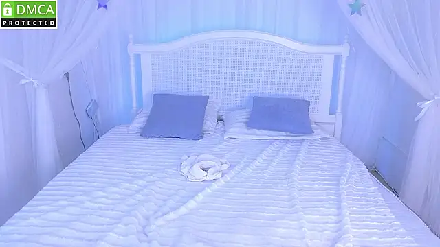 Little__Lunaa live sex cam