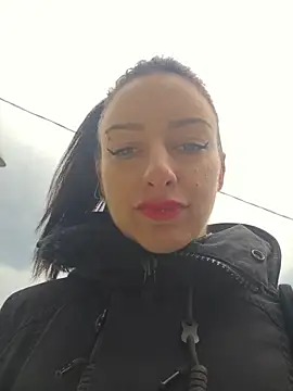 u_prolazu (F young) - Play with 21cm dildo 🤯